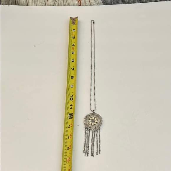 Elegant Silver Pendant Necklace - Picture 4 of 5